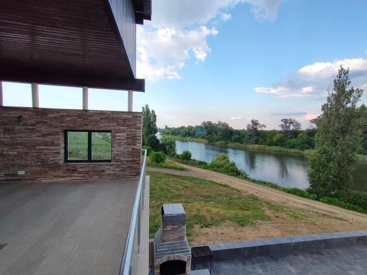 Vila spectaculoasa cu Piscina Incalzita | Malul Lacului Corbeanca | Teren 1000 m - 1