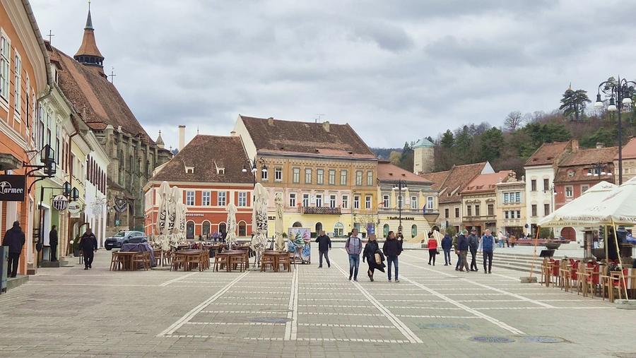 Piața Sfatului, apartament cu 2 camere, termen lung. - 10