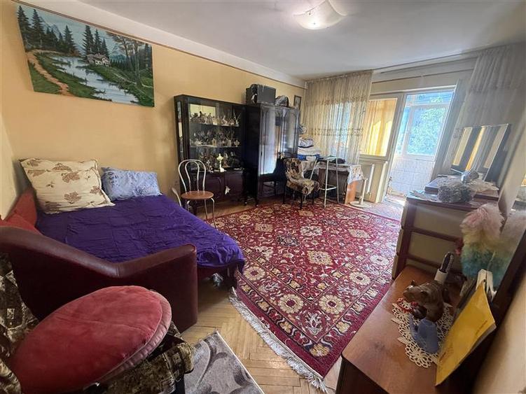 Apartament cu 2 camere decomandat în Banca Națională