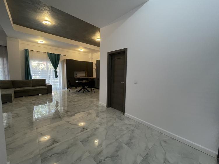 Apartament cu 3 camere semidecomandat, mobilat în Dâmbul Rotund