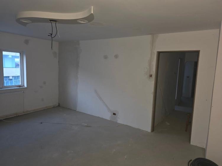 VAND APARTAMENT  3 CAMERE DECOMANTAT 75M2 - TECUCI - 2
