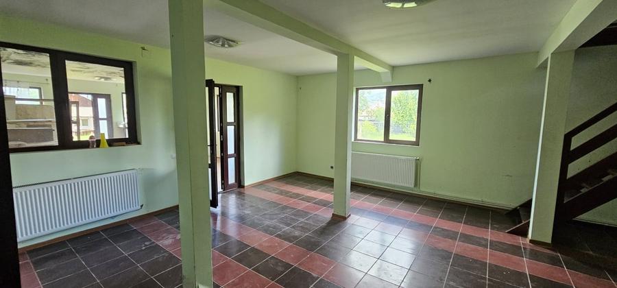 Casa de vanzare si fabrica de paine, zona Darmanesti! - 8