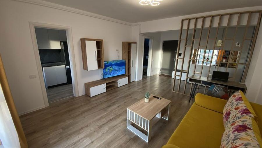 Proprietar inchiriez Garsoniera 38 + 14mp. - 1