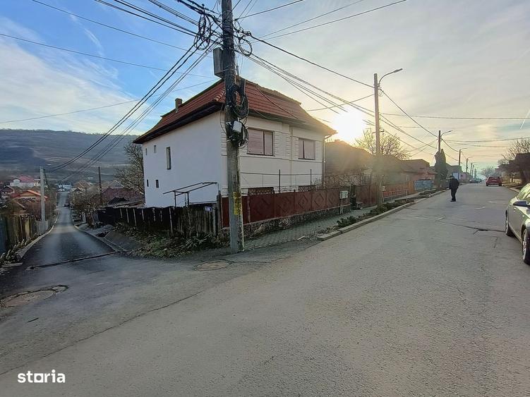 Casa generoasa cu 4 camere / str. Pomilor - 20