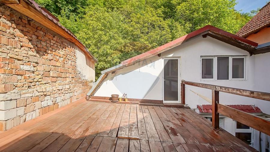 TRAIESTE LA POALELE PADURII!CASA 3 CAMERE APROAPE DE PTR. LUI SOLOMON - 40