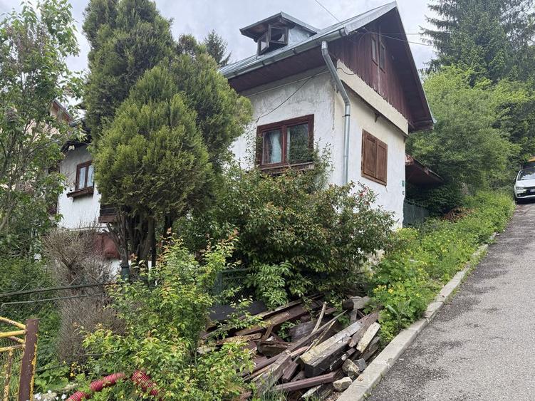 Vand casa batraneasca Sinaia,zona Furnica - 1