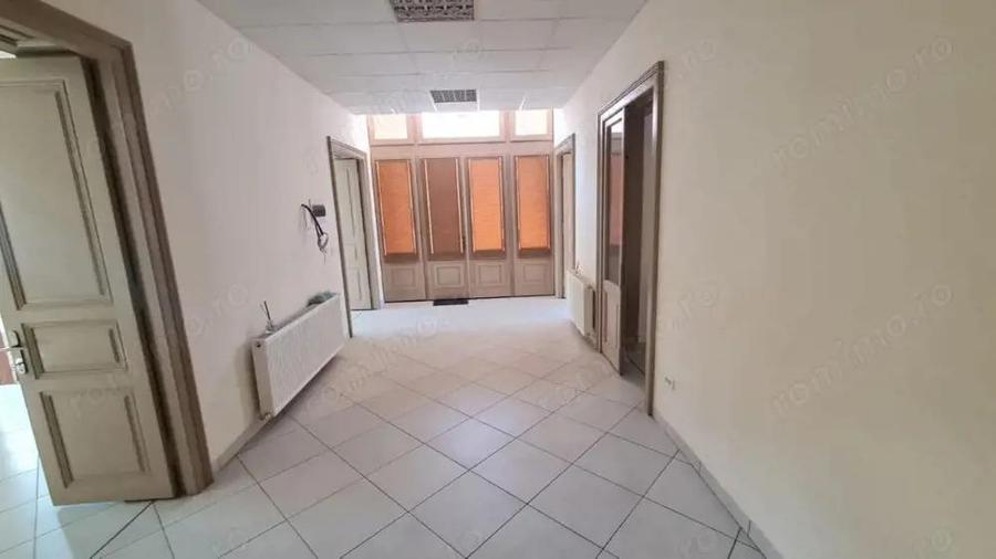 Spatiu in zona centrala, ideal pentru clinica - 1