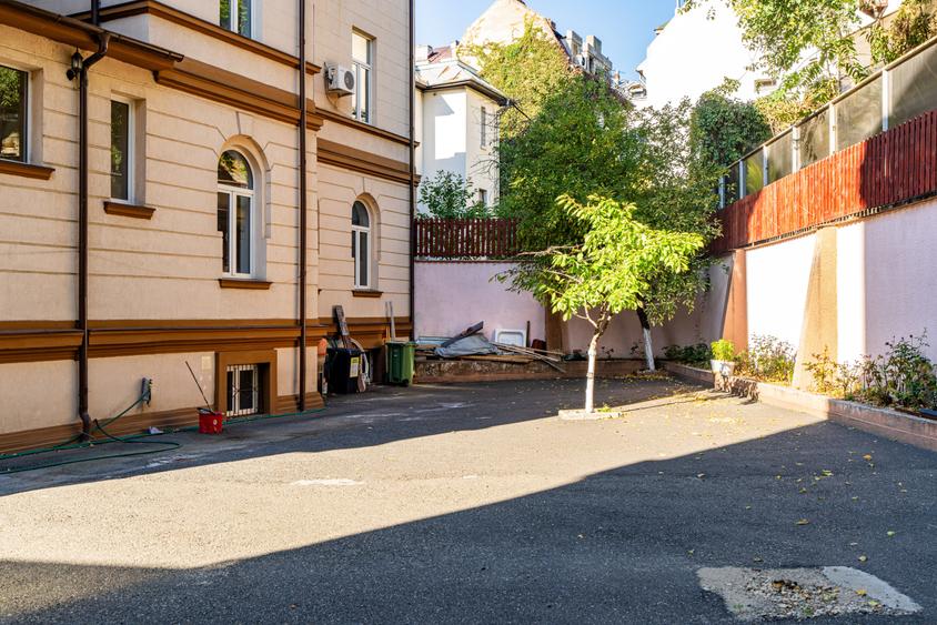 Spațiu Generos și Versatil pentru Birouri sau Activități Comerciale - 26