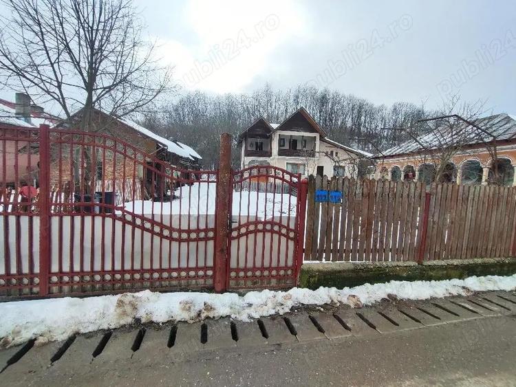 Casa si teren de vanzare intr-o zona inconjurata de paduri si aer curat, langa ora?ul Gae?ti - 1
