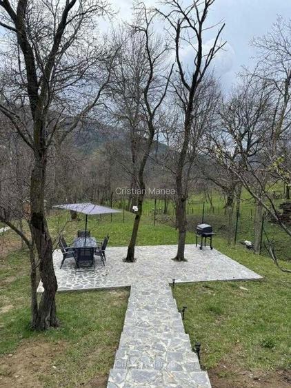 Complex A-Frame 2 cabane construite + 3 in proiect (AC) - suprafata 2157 mp - 2
