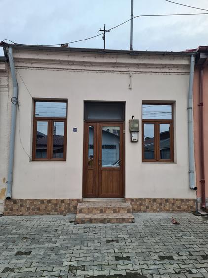 Casa zona centrala Adjud - renovata si mobilata - 1