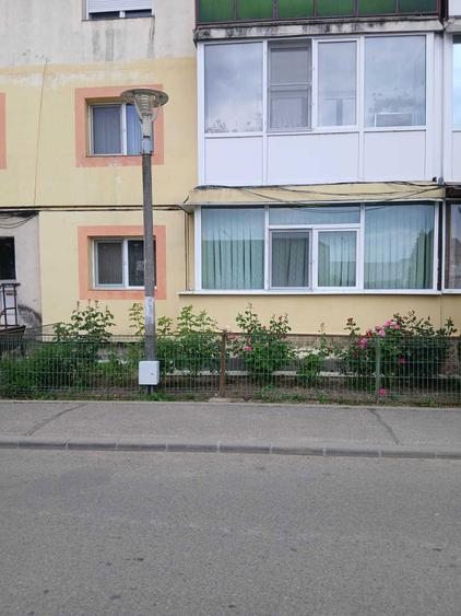 Apartament 3 camere decomandate, parter, langa piata centrala, vizavi de noul centru comercial, doua balcoane, negociabil - 3