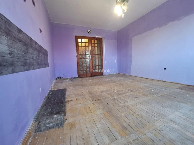 Apartament 1 camera, 21 mp, decomandat, etaj 4, zona Buziasului