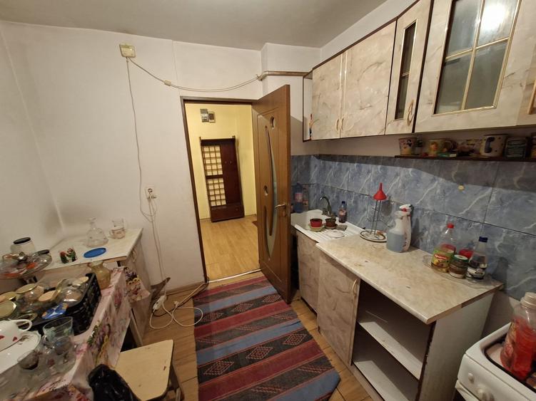 Apartament cu 3 camere, decomandat, zona Dacia - 8