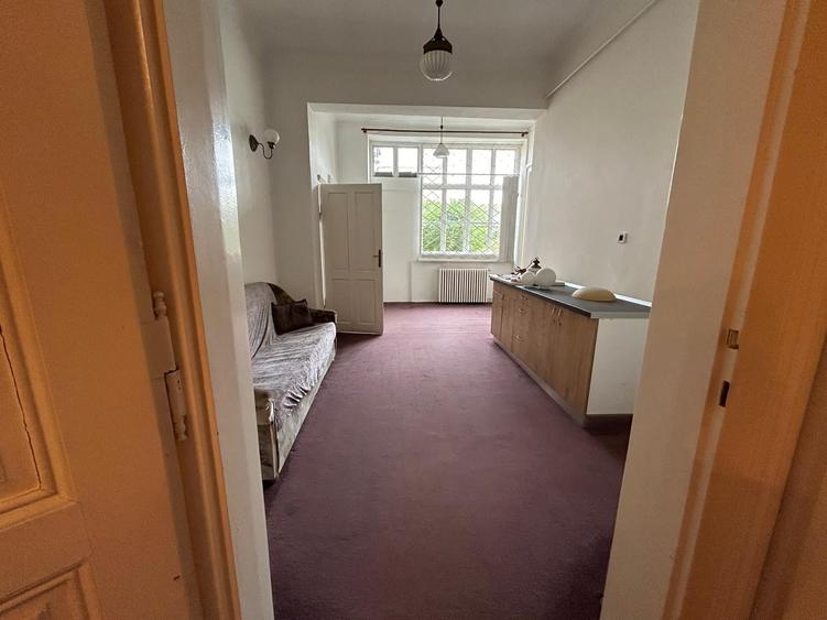 Doua camere plus spatii comune in cladire istorica - 8