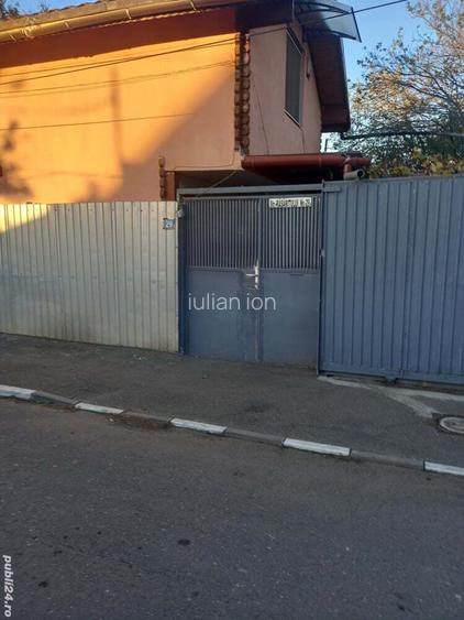 De vanzare 2 corpuri de casa