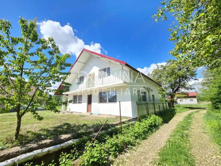 Vanzare proprietate multifunc?ionala, in Arcani, sat Sanate?ti - la DN 67 D - 3