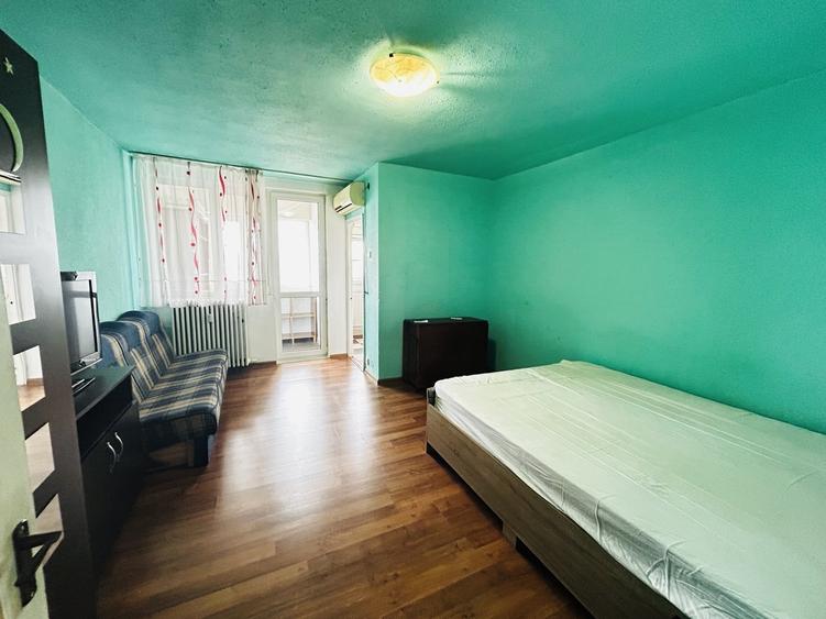 Titan, 1 Decembrie 1918, apropiere metrou, Supeco - 6