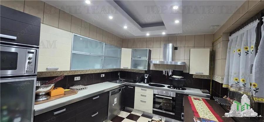 Vila exclusivista 10 camere, 425mp,terasa acoperita imensa de 80mp, teren 970mp, ideala ca investiti - 1