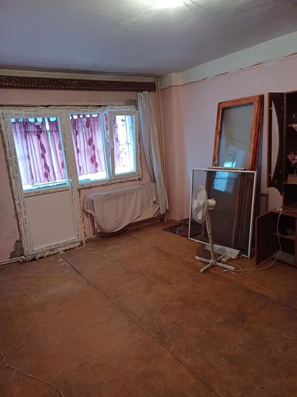 Vand ap cu doua camere decomandat etaj 1 central - 4