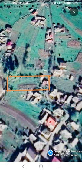 Teren generos cu casuta - 5