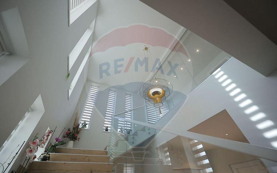 Casa ready to move cu 5 camere, teren 665 mp ?i garaj ?... - 1