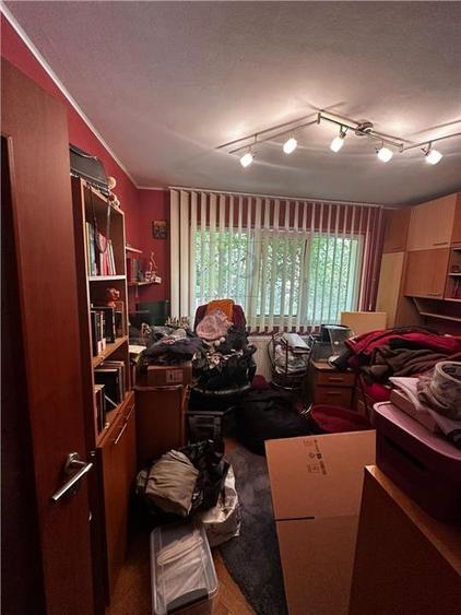 CIRCUMVALATIUNII - ETAJ 1 - BLOC IZOLAT - 4 camere - 2 bai - debara - decomandat - 20