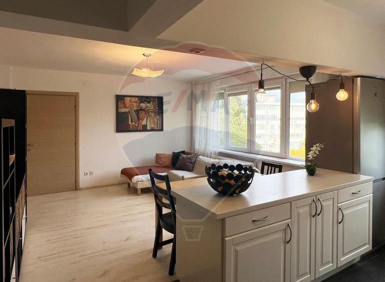 Vanzare apartament spatios,  3 camere - Metrou 1Mai - 5