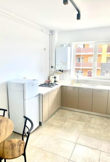 Apartament cu 3 camere decomandat, mobilat în Sânpetru