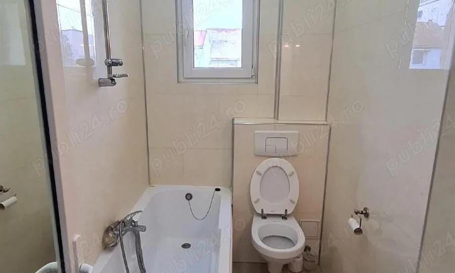Garsonieră decomandată în Universitate