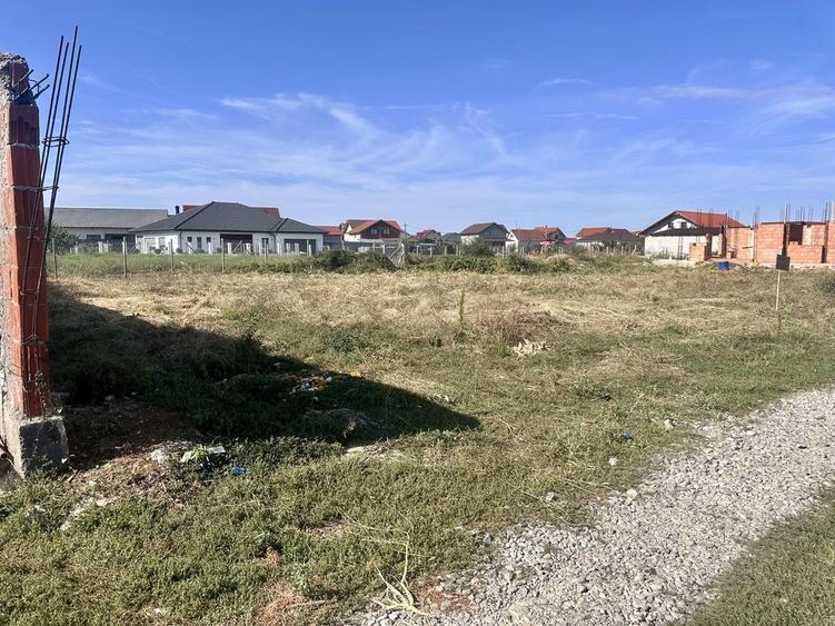 Teren de vanzare de 500 mp , pret / parcela .Usor neg - 6