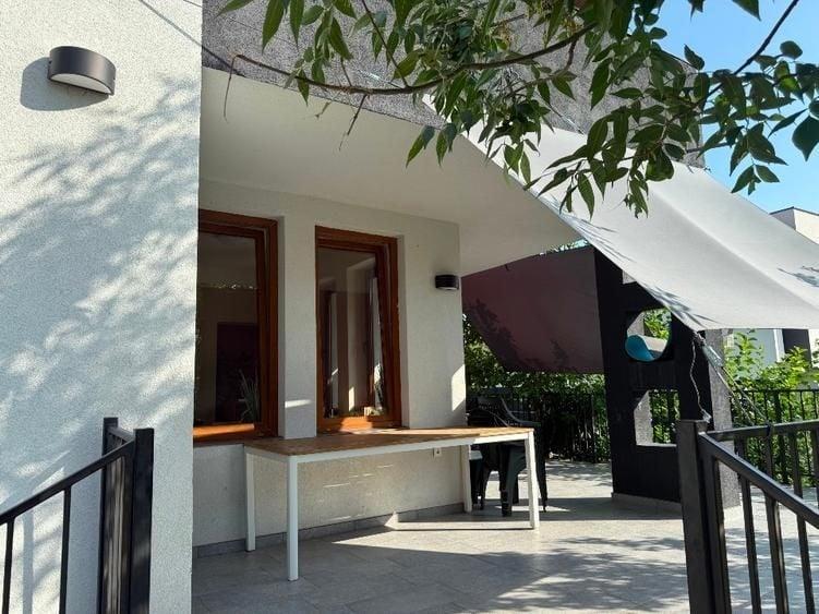 Casa spatioasa,perfecta pentru locuit sau investitie - 2