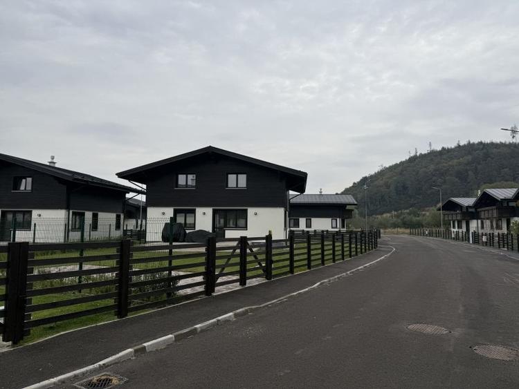 Casă cu 5 camere cu Teren 600 Mp în Râșnov