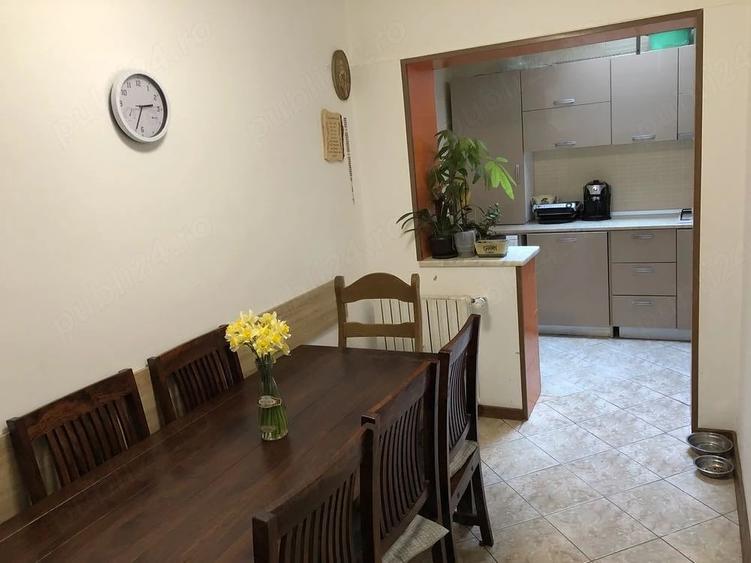 Apartament cu 4 camere decomandat în Central