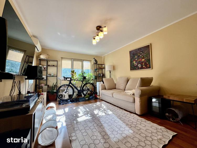 Apartament cu 3 camere decomandat în Est