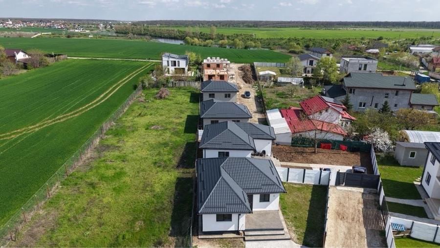 Casă cu 3 camere în Moara Domnească