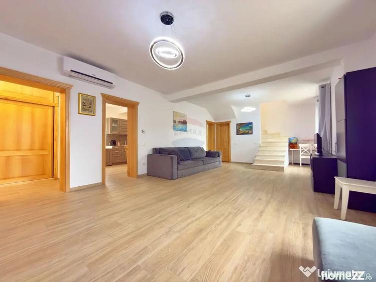Casă cu 7 camere cu Teren 357 Mp în Romanilor