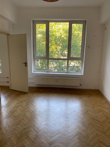 Apartament cu 3 camere semidecomandat în Ultracentral