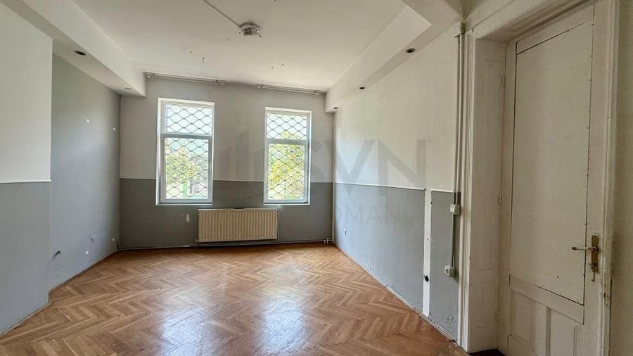 Casă cu 5 camere cu Teren 387 Mp în Muncii