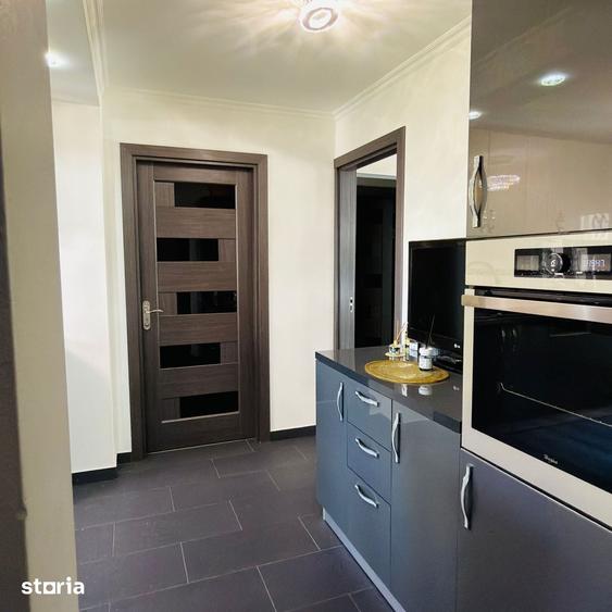 Apartament cu 4 camere decomandat în Vitan
