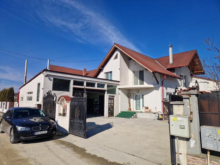 Casă cu 4 camere în Calea Moldovei