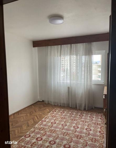 Apartament cu 4 camere în Mărăști