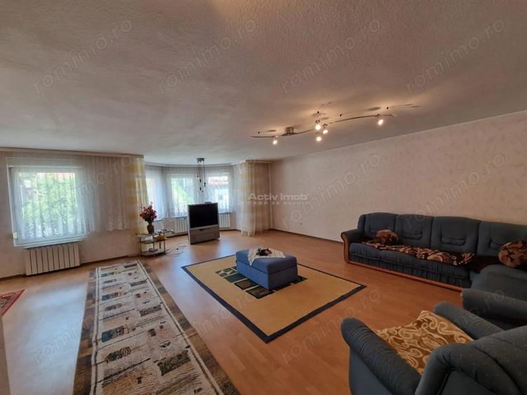 Casă cu 7 camere cu Teren 720 Mp în Vest