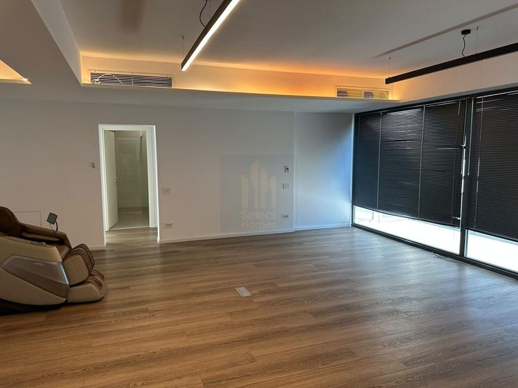 Apartament cu 4 camere semidecomandat, mobilat în Unirii