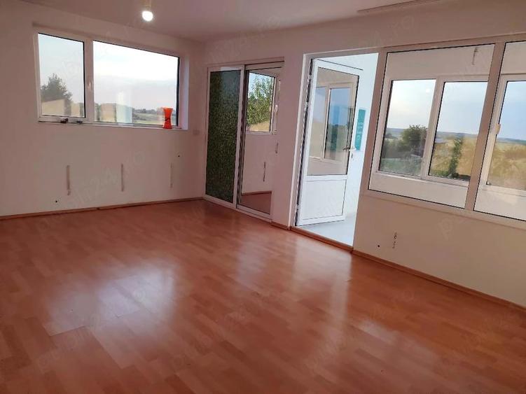 Casă cu 7 camere cu Teren 1600 Mp în Potigrafu