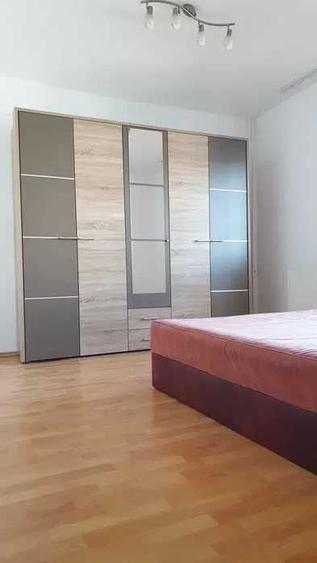 Apartament cu 3 camere decomandat, mobilat în Victoriei