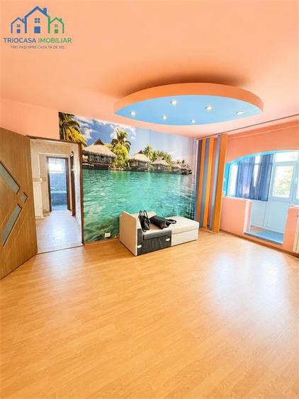 Apartament cu 3 camere semidecomandat în Rovine