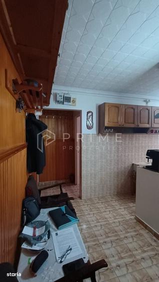 Apartament cu 3 camere semidecomandat în Dâmbu Pietros