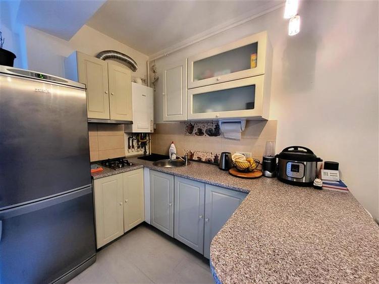 Apartament cu 2 camere decomandat, mobilat în Tractorul