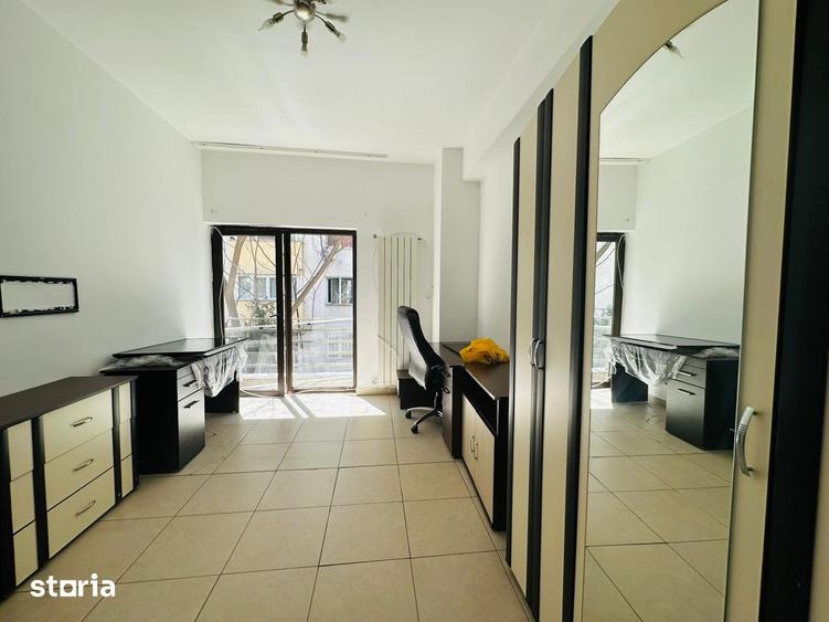 Apartament cu 3 camere decomandat în Obor